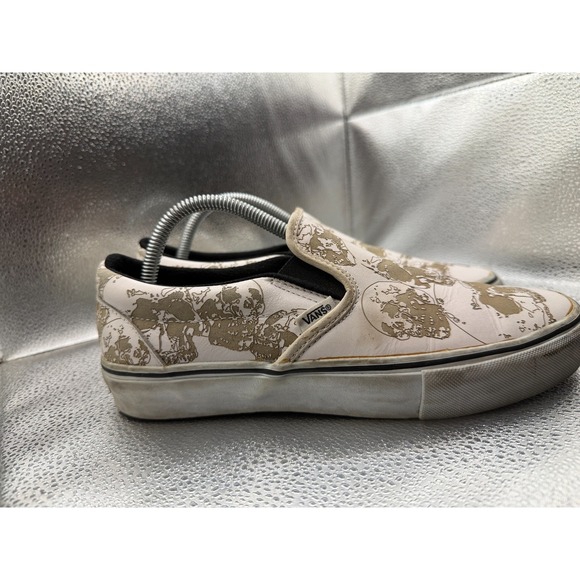 Size 8.5 Vans Off The Wall Classic‎ Cream Womens Leather Slip On Casual Shoes - Picture 2 of 9